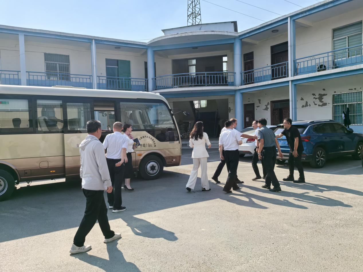 �Խӽ����ٷ�չ��Я�ֹ�����Ʒ��