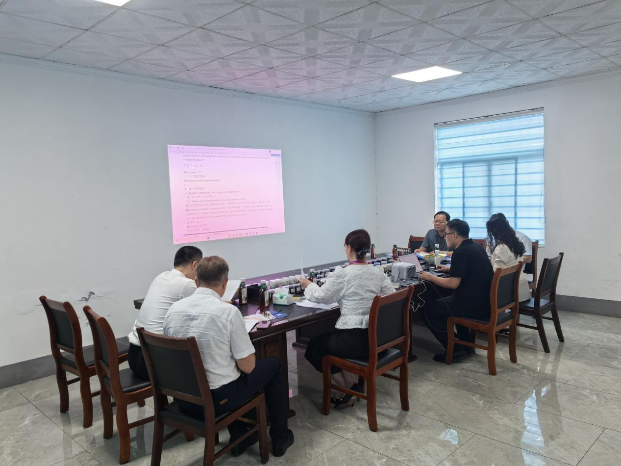 �Խӽ����ٷ�չ��Я�ֹ�����Ʒ��