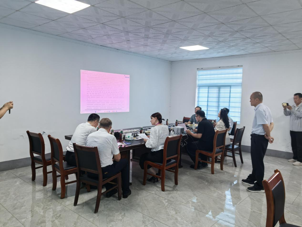 �Խӽ����ٷ�չ��Я�ֹ�����Ʒ��