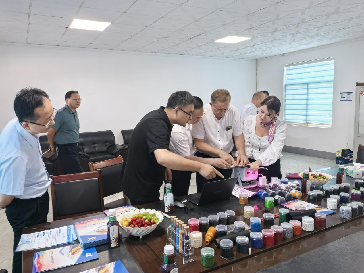 �Խӽ����ٷ�չ��Я�ֹ�����Ʒ��