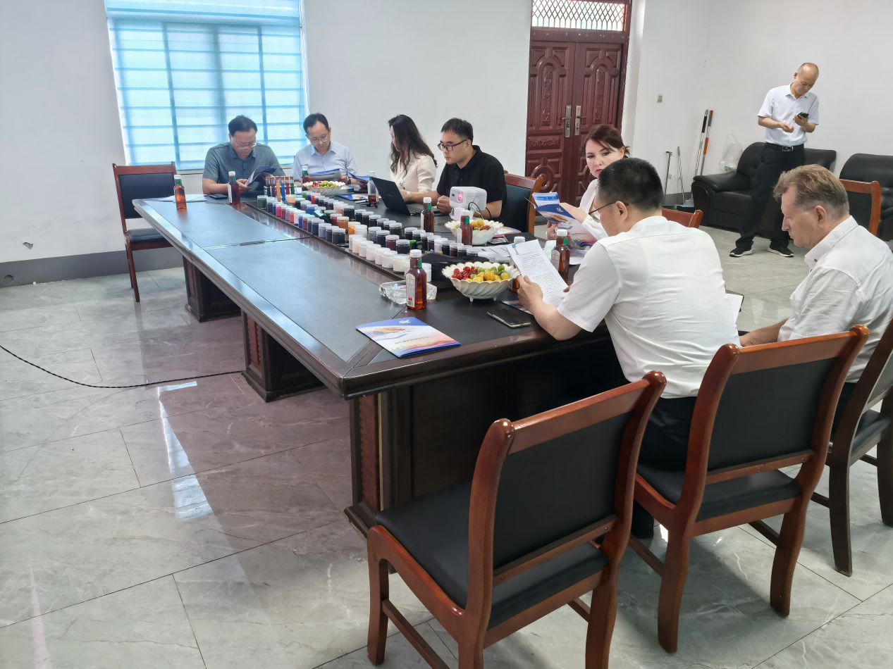 �Խӽ����ٷ�չ��Я�ֹ�����Ʒ��