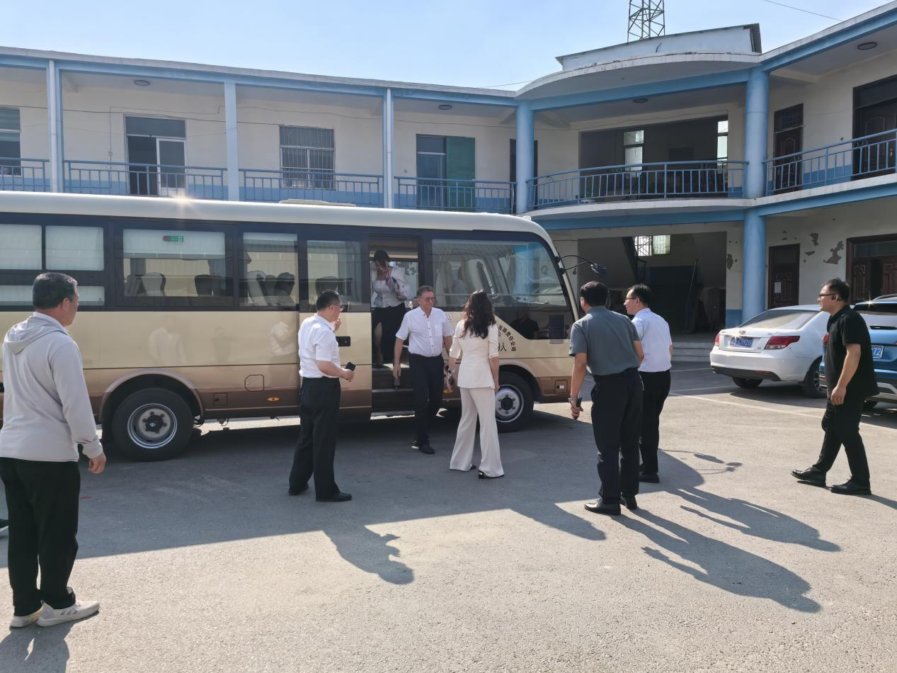 �Խӽ����ٷ�չ��Я�ֹ�����Ʒ��